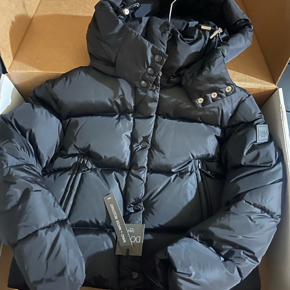 Jordy Hooded puffer coat.